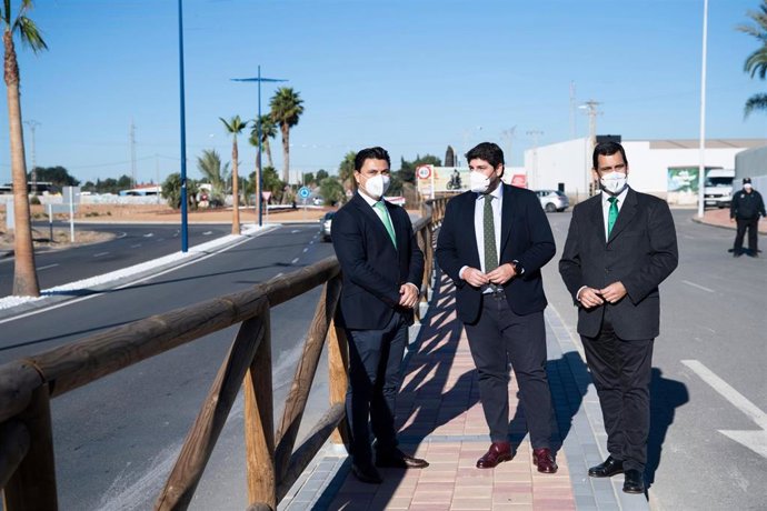 El presidente de la Región de Murcia, Fernando López Miras, inaugura la avenida Miguel Ángel Blanco de San Javier