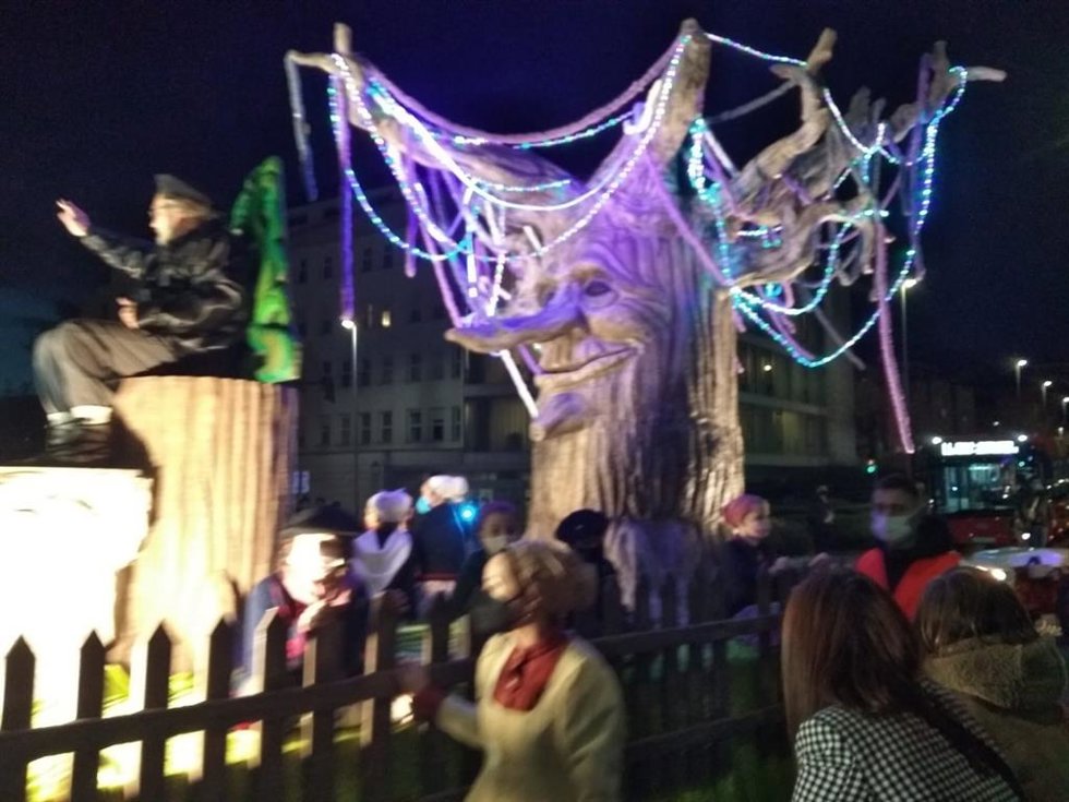 Desfile de Olentzero de la pasada nochebuena por el nuevo recorrido que también realizarán los Reyes Magos el 5 de enero en Barakaldo