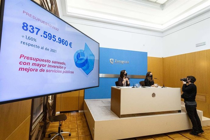 La consejera municipal de Hacienda, María Navarro, y la vicealcaldesa y consejera municipal de Cultura y Proyección Exterior, Sara Fernández, presentan el presupuesto de 2022