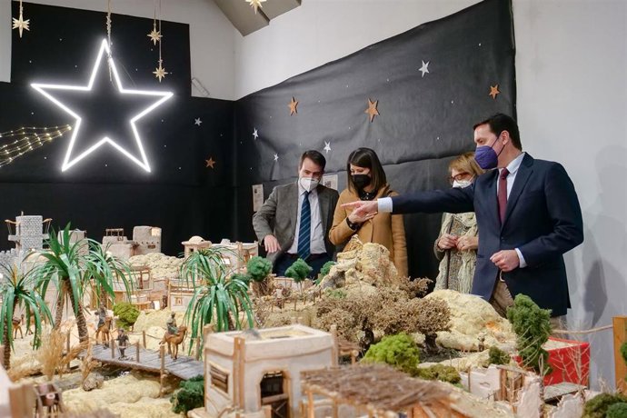 Javier Aureliano García visita la exposición de Argar