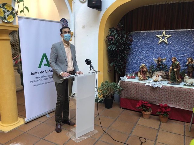 El delegado de Igualdad, Políticas Sociales y Conciliación de la Junta de Andalucía en Córdoba, Antonio López, en rueda de prensa.
