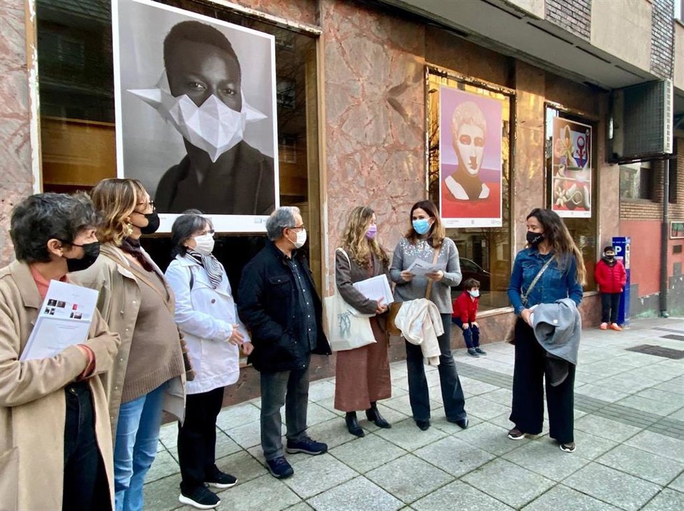 Artistas muestran sus obras en comercios de Santander