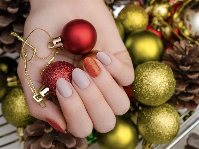 Te descubrimos las manicuras que más veremos en la última noche del año