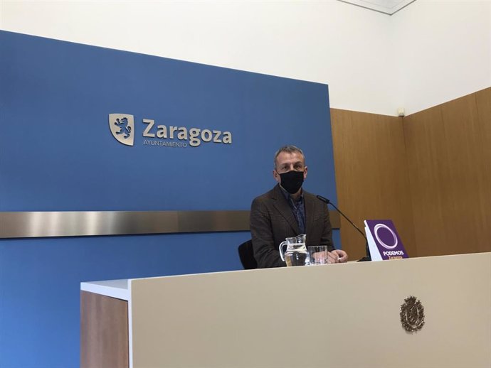 Archivo - El portavoz del grupo municipal de Podemos en el Ayuntamiento de Zaragoza, Fernando Rivarés