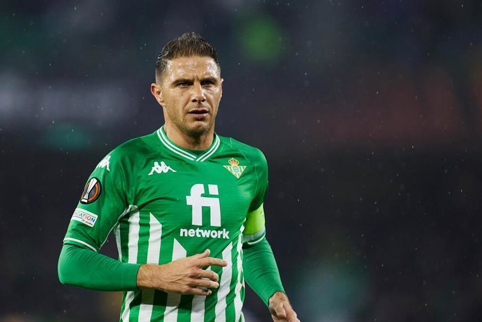 Archivo - El jugador del Betis Joaquín Sánchez en un encuentro de la Liga Europa contra el Ferencvaros en noviembre pasado.