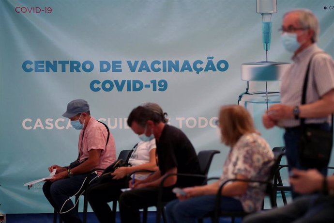 Archivo - Centro de vacunación en Lisboa.