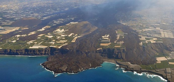 Archivo - Imagen aérea de las coladas del volcán de La Palma