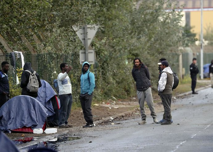 Archivo - Arxiu - Migrants en un camp de Calais