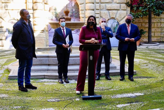 Presentación de las campanadas de Trece TV desde Granada.