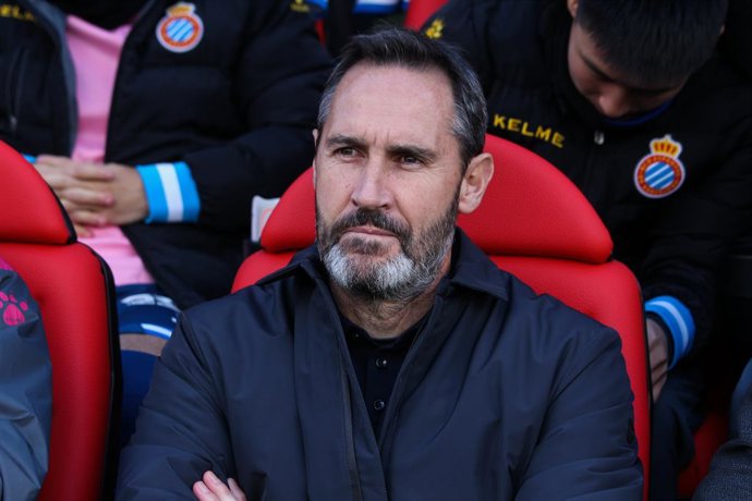 Vicente Moreno, head coach of Espanyol looks on during La liga football match played between Rayo Vallecano and RCD Espanyol at Vallecas stadium on December 5, 2021, in Madrid, Spain.