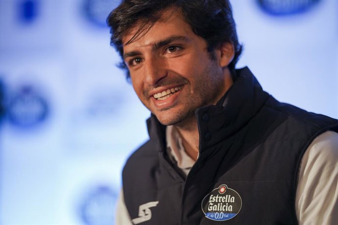 El piloto español de Fórmula 1 Carlos Sainz durante una rueda de prensa con motivo del Karting Navideño organizado por Estrella Galicia 0,0.