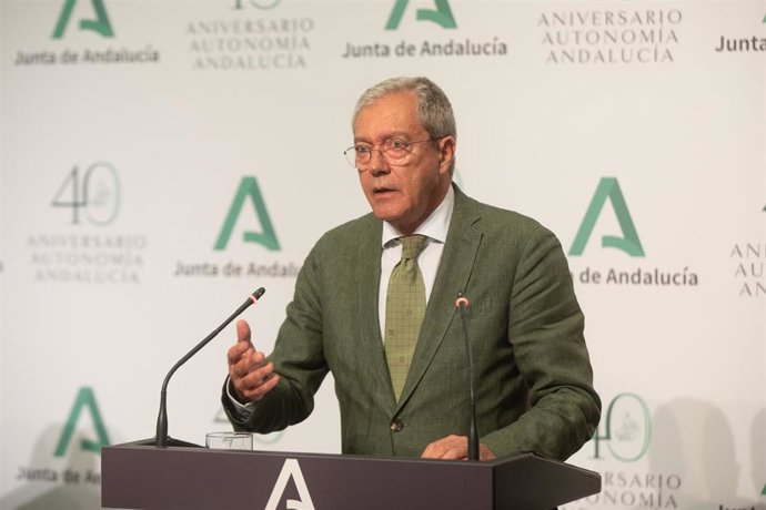 Archivo - El consejero de Transformación Económica, Industria, Conocimiento y Universidades, Rogelio Velasco, en  rueda de prensa posterior a una  reunión del Consejo de Gobierno de la Junta de Andalucía 