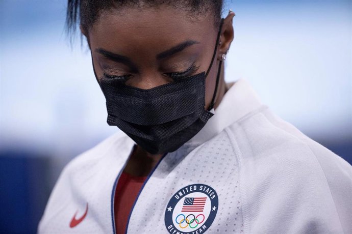 Archivo - La gimnasta estadounidense Simone Biles tras abandonar el concurso general por equipos en Tokyo 2020