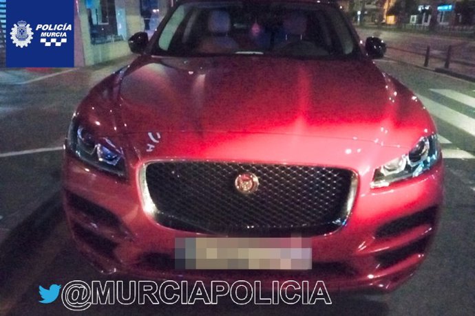 Coche intervenido tras un positivo por alcoholemia