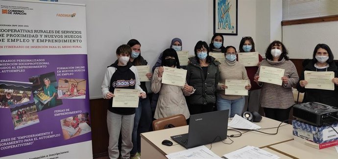 Archivo - Mujeres rurales participantes en el itinerario personalizado de inserción socioprofesional celebrado en Monzón (Huesca).