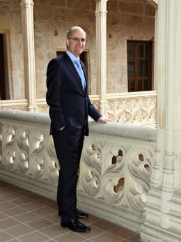 El presidente de la Diputación de Salamanca, Javier Iglesias, en la sede de la institución provincial.