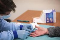 Andalucía despide 2021 con nuevos récords diarios de contagios con 15.471 y de tasa Covid con 1.213,4 y 16 muertes