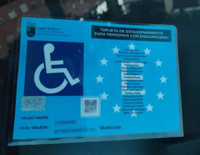 Imagen de la tarjeta de estacionamiento intervenida