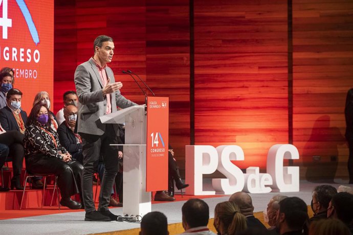 El secretario general del PSOE y presidente del Gobierno, Pedro Sánchez, interviene en la primera jornada del 14 Congreso del PSdeG, en el Palacio de Congresos y Exposiciones de Galicia, a 7 de diciembre de 2021, en Santiago de Compostela