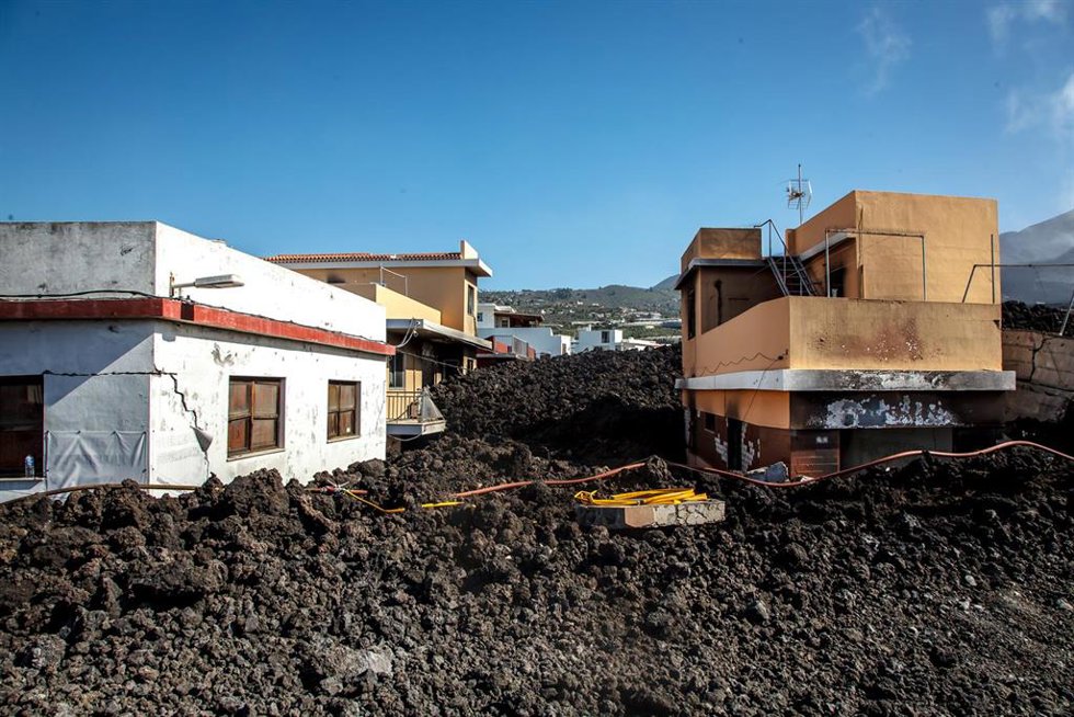Viviendas afectadas en zona de exclusión de La Laguna tras la erupción del volcán de Cumbre Vieja, a 30 de diciembre de 2021, en La Laguna, Los Llanos de Aridane, Santa Cruz de Tenerife, Canarias, (España). La Unidad Militar de Emergencias continúa trab
