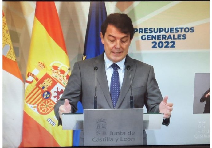 Archivo - Captura de la comparecencia del  presidente de la Junta en la presentación del proyecto de presupuestos para 2022.