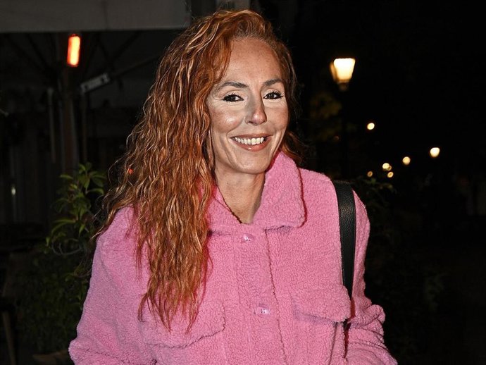 Rocío Carrasco, radiante, se convirtió en la gran protagonista de la fiesta navideña de 'La Fábrica de la Tele'