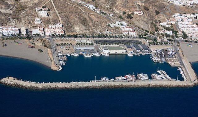 Archivo - Imagen aérea del puerto de Carboneras (Almería)