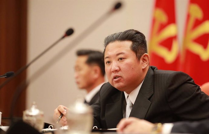 01 January 2022, North Korea, Pyongyang: An undated picture provided by the North Korean Central News Agency (KCNA) shows North Korean Leader Kim Jong-un (C) speaking during a meeting of the Central Committee of the ruling Workers' Party held from 27-31