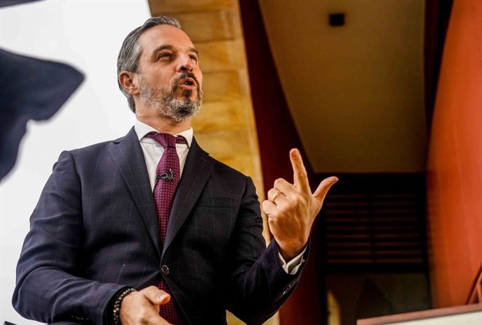 El consejero de Hacienda y Financiación Europea de la Junta de Andalucía, Juan Bravo, durante la entrevista con Europa Press