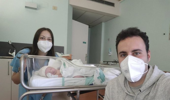 Los padres de Bruno, el primer bebé de Aragón en 2022, se muestran "encantados" con el nacimiento de su primogénito.
