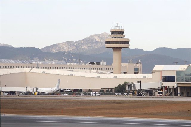 Archivo - Vista general del aeropuerto de Palma.