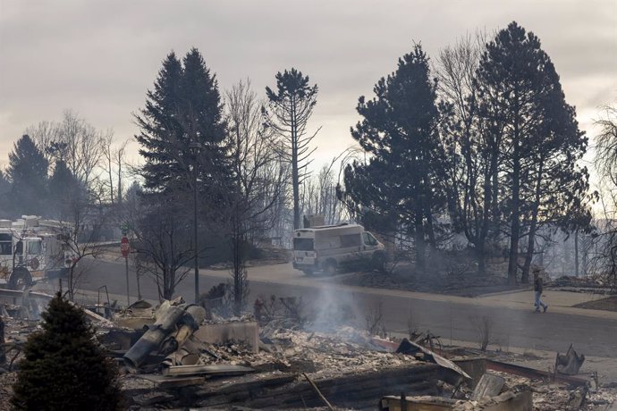 31 December 2021, US, Louisville: Burned houses are seen in the neighbourhood between Harper Lake and S Centennial Parkway in Louisville following the Marshall Fire that spread rapidly into Louisville and Superior. Photo: Carl Glenn Payne/ZUMA Press Wir