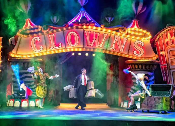 Productores de Sonrisas traen a la ciudad el espectáculo de cinco clowns internacionales 'Circo de Navidad'.