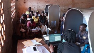 Archivo - Proceso de identificación en Malaui