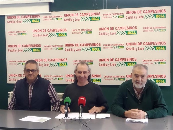 Archivo - El coordinador general de UCCL, José Manuel González Palacín; el presidente de UCCL en Valladolid, Ignacio Arias, y el coordinador provincial, Valentín García Fraile.