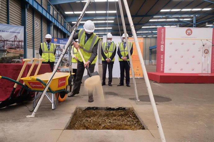 Archivo - Colocada la primera piedra del CIU3A en el Puerto de Sevilla (archivo)