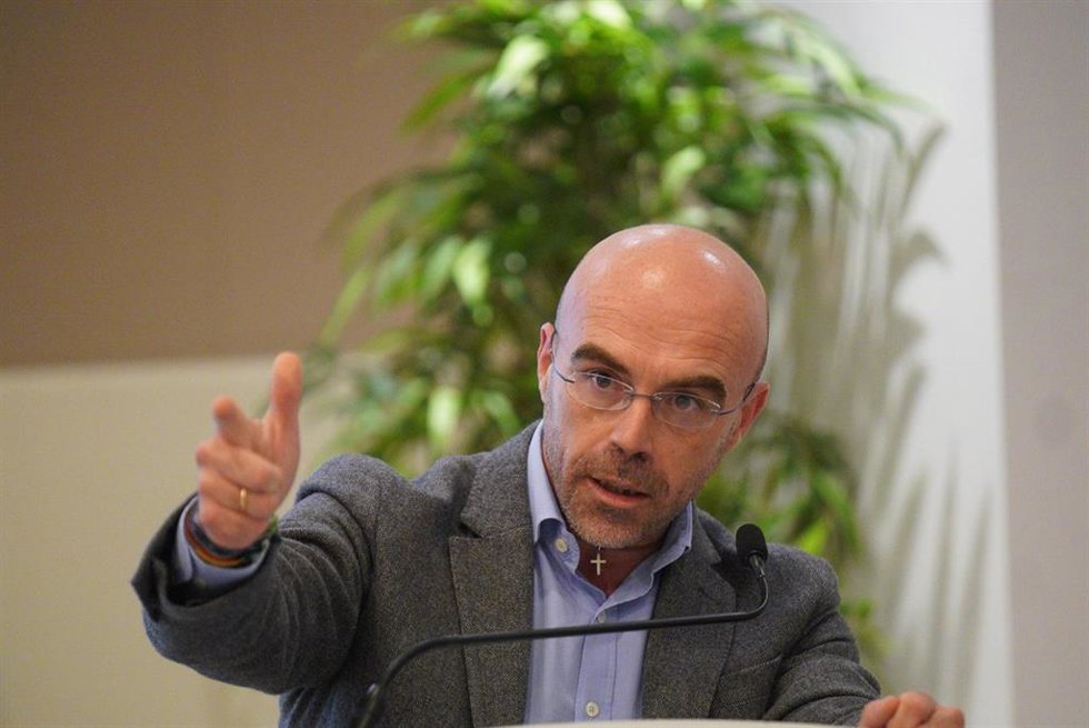 Archivo - El vicepresidente del Comité de Acción Política de Vox, Jorge Buxadé, interviene durante la jornada organizada por el partido para homenajear a las víctimas de ETA, en el Hotel NH Collection Villa de Bilbao, a 10 de noviembre de 2021, en Bilbao