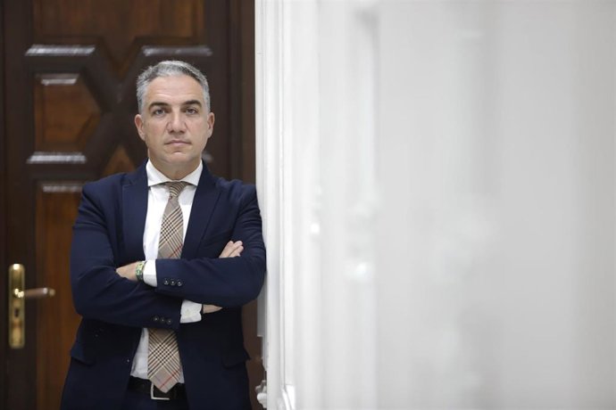 El consejero de Presidencia, Administraciones Públicas e Interior, Elías Bendodo, durante la entrevista para Europa Press