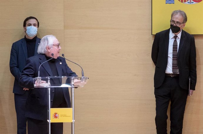 El ex ministro de Universidades, Manuel Castells, en el acto de traspaso de cartera al nuevo ministro, Joan Subirats, el pasado 20 de diciembre