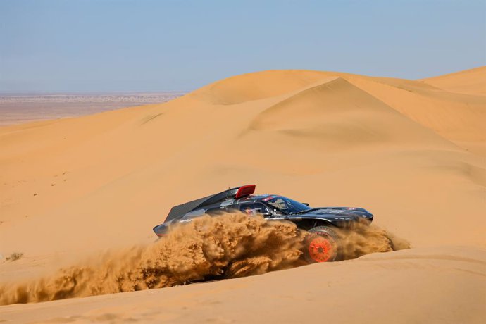 202 Sainz Carlos (spa), Cruz Lucas (spa), Team Audi Sport, Audi RS Q e-tron, Auto FIA T1/T2, action during the Stage 1A of the Dakar Rally 2022 between Jeddah and Hail, on January 1st 2022 in Hail, Saudi Arabia - Photo Florent Gooden / DPPI