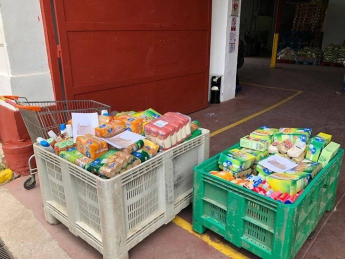 Archivo - Parte de los productos entregados al Banco de Alimentos