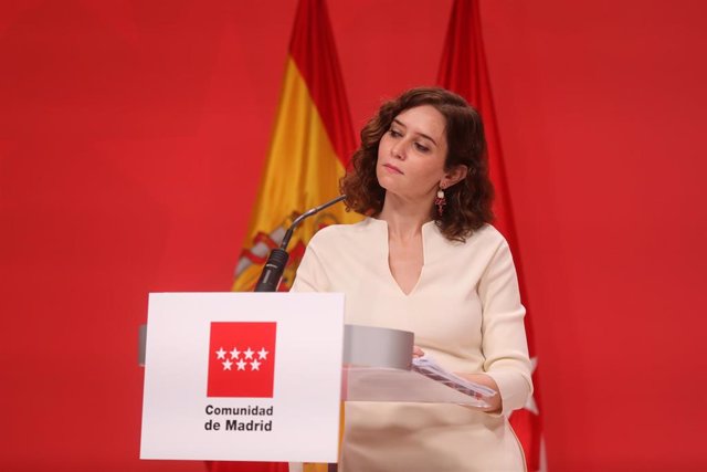 La presidenta de la Comunidad, Isabel Díaz Ayuso, comparece ante los medios de comunicación tras la celebración del último Consejo de Gobierno del año, en la Real Casa de Correos, a 29 de diciembre de 2021, en Madrid, (España). La rueda de prensa tiene co