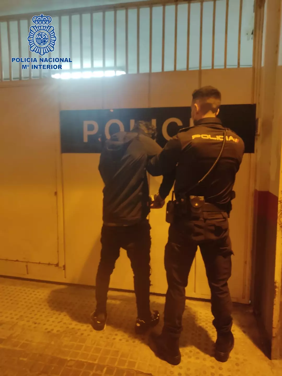 2 DE ENERO DE 2022  La Policía detiene ‘in fraganti’ a un hombre por un robo con fuerza.