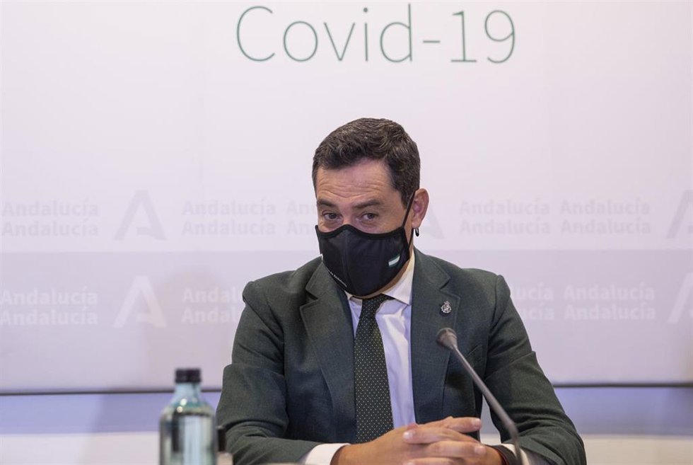Archivo - El presidente de la Junta de Andalucía, Juanma Moreno, durante la reunión Consejo Asesor de Alertas de Salud Pública de Alto Impacto (Comité de Expertos). A 28 de septiembre de 2021, en Sevilla (Andalucía, España).