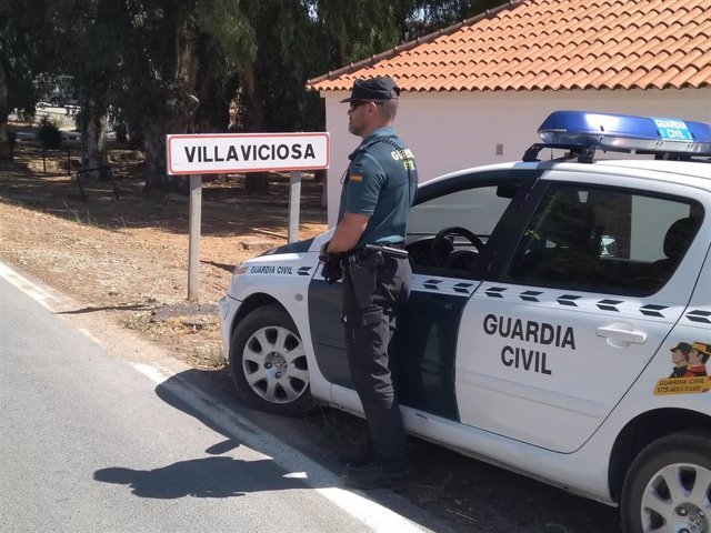 Archivo - Coche de la Guardia Civil en Villaviciosa de Córdoba