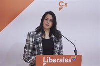 Arrimadas ve "inaceptable" que el Gobierno rechace la propuesta de la CE sin "permitir un debate serio sobre el asunto"