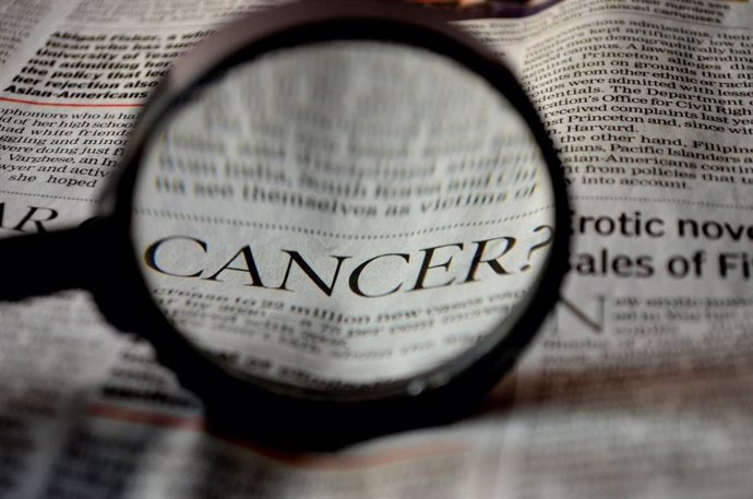 Archivo - El cáncer de tráquea, bronquios y pulmón ha sido la principal causa de muerte por cáncer en 119 países en  hombres y 27 países y territorios para mujeres