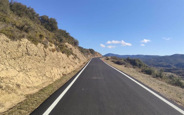 Imagen de la carretera NA-5321, en Gallipienzo, una de las vías renovadas en zonas "en riesgo de despoblación" de la Comarca de Sangüesa