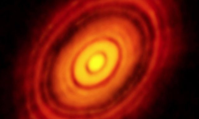 Disco protoplanetario que rodea a la joven estrella HL Tauri.