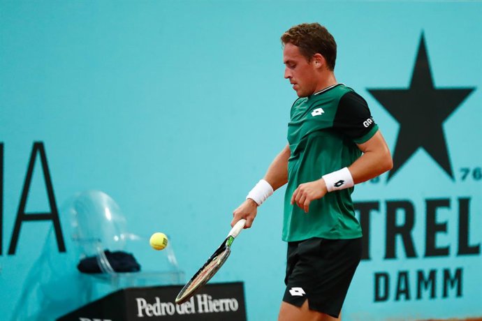 Archivo - Roberto Carballes Baena of Spain in action during his Men's Singles Qualifying match against Emil Ruusuvuori of Finland on the ATP Masters 1000 - Mutua Madrid Open 2021 at La Caja Magica on May 1, 2021 in Madrid, Spain.